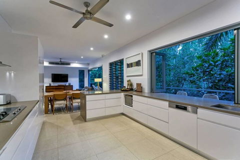 Veldree Palm Cove Rainforest Views,Privacy,Close To The Beach And Restaurants - Accommodation Redcliffe 2