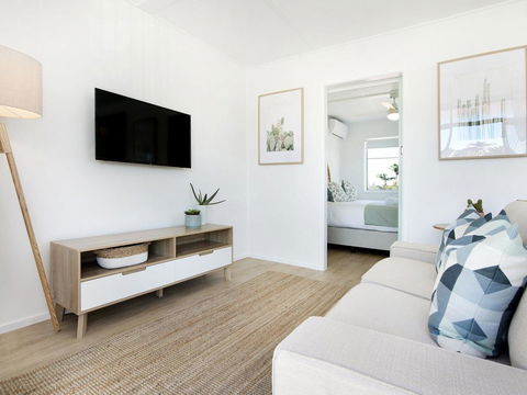 Ventura Beach Motel - 1 Bedroom - Accommodation Redcliffe 0