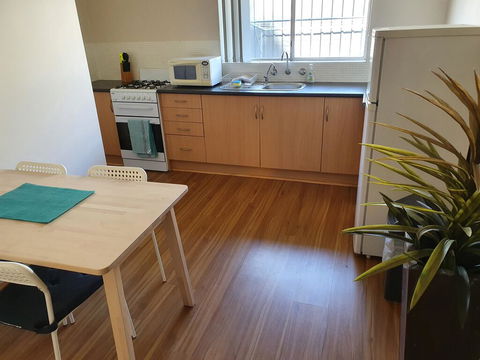 Value 2 Bed Villa Close To QEH + Airport + City + Beach - Accommodation Redcliffe 3