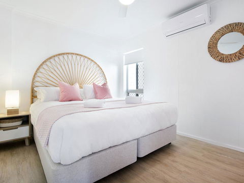 Ventura Beach Motel 2 Bedroom Poolside - Accommodation Redcliffe 1