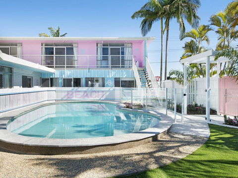 Ventura Beach Motel 3 Bedroom Poolside - Accommodation Redcliffe 1