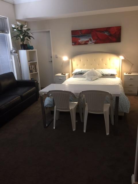 Venetian Canal 1 Bedroom Apartment - Accommodation Redcliffe 3