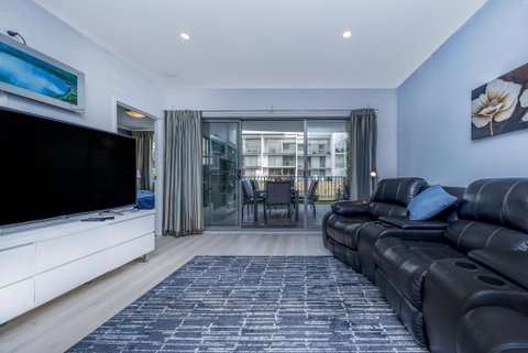 Venetian Canal Apartment-Close To Beaches And Marina - Accommodation Redcliffe 2