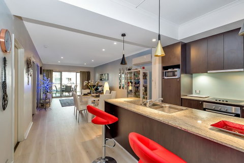 Venetian Canal Apartment-Close To Beaches And Marina - Accommodation Redcliffe 0