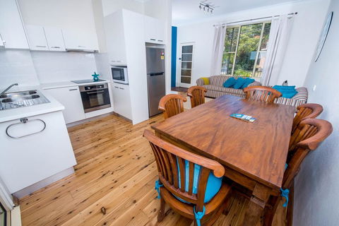 Victor Parade, Unit 3/2 - Accommodation Redcliffe 1