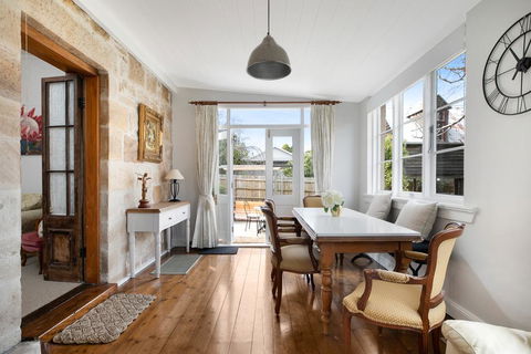 Victoria Cottage - Accommodation Redcliffe 2