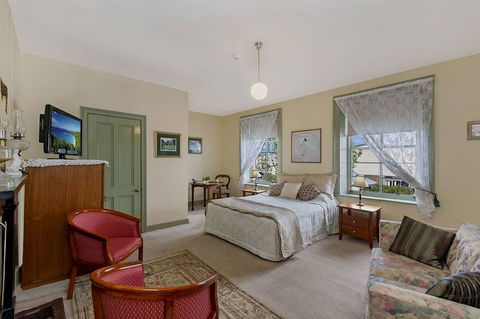 Victoria House - Accommodation Redcliffe 0