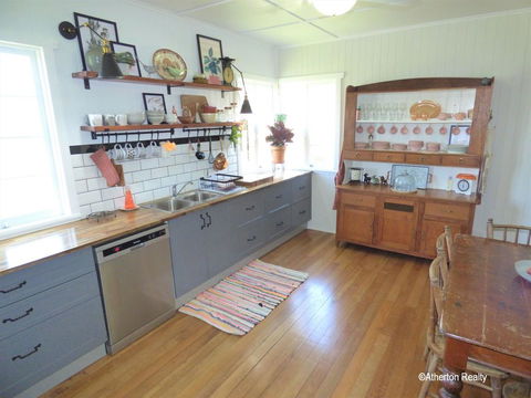 Victoria House - Accommodation Redcliffe 2