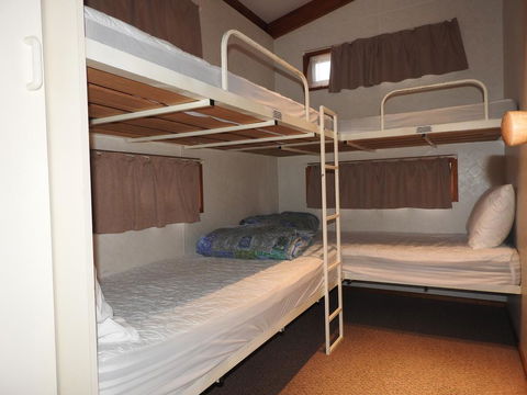 Victoria Lake Holiday Park - Accommodation Redcliffe 2