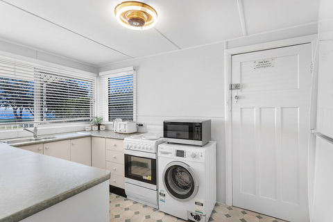 Victoria Parade, 29A - Accommodation Redcliffe 3