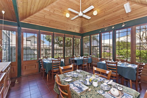 Victoria House - Accommodation Redcliffe 3