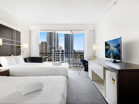 View - In Heart Of Surfers Paradise - Accommodation Redcliffe 3