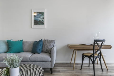 Views And Hotel-style Extras In A Great Location - Accommodation Redcliffe 3