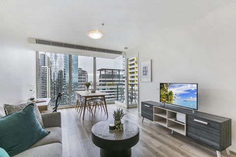 Views And Hotel-style Extras In A Great Location - Accommodation Redcliffe 0