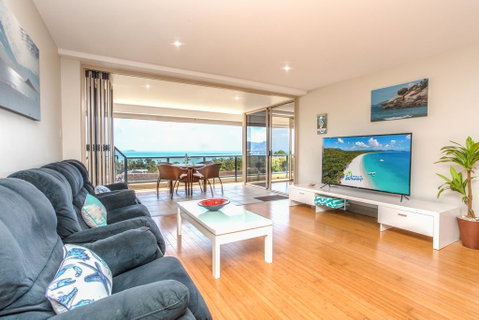 VIEWS ON ELSHEBY - Accommodation Redcliffe 0