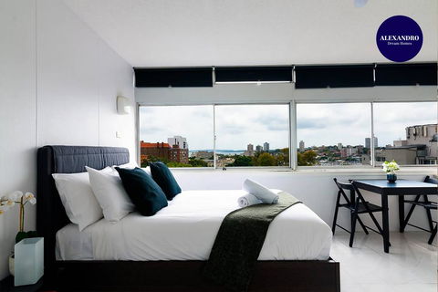 Views To Die For// Studio Rushcutters Bay // Free Parking - Accommodation Redcliffe 0