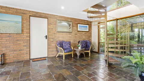 VIEWS AT MCCRAE..... - Accommodation Redcliffe 1