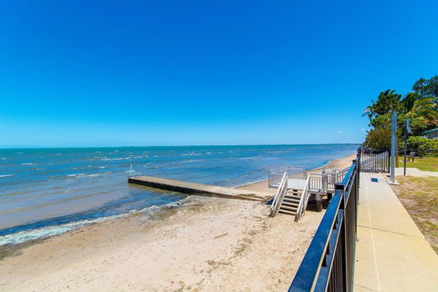 Views, Pool, Air Conditioning - Karoonda Sands Welsby Pde, Bongaree - Accommodation Redcliffe 3