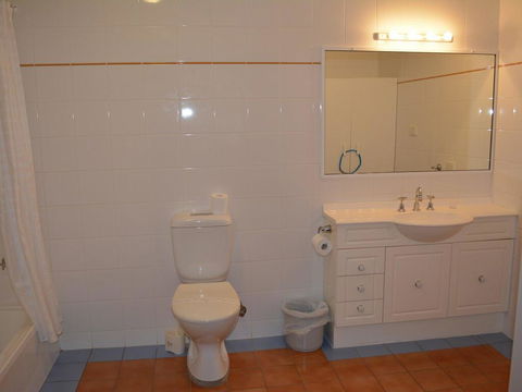 Villa 125 'Horizons' 5 Horizons Drive - Accommodation Redcliffe 3