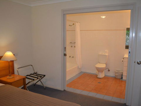 Villa 125 'Horizons' 5 Horizons Drive - Accommodation Redcliffe 2