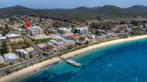 Views, Views & More Views, Sub-Penthouse In Shoal Bay - Accommodation Redcliffe 3