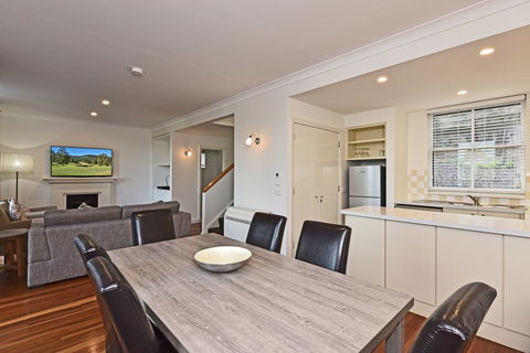 Villa 2br Grange Resort Condo Located Within Cypress Lakes Resort (nothing Is More Central) - Accommodation Redcliffe 1