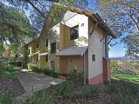 Villa 2br 540 Greenview Resort Condo Located Within Cypress Lakes Resort Nothing Is More Central - Accommodation Redcliffe 3