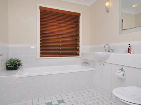 Villa 3br Vista Resort Condo Located Within Cypress Lakes Resort (nothing Is More Central) - Accommodation Redcliffe 1