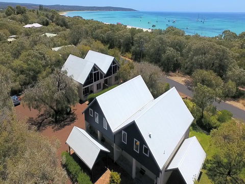 Villa 5 Whitesands - Accommodation Redcliffe 0
