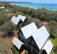 Villa 5 Whitesands - Accommodation Redcliffe