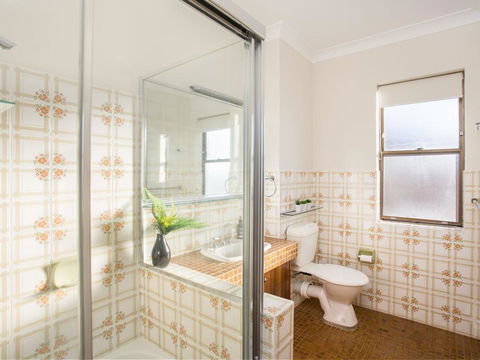 Villa Bianca 10 Opposite The Tanks - Accommodation Redcliffe 1