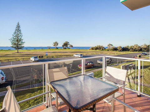 Villa Bianca 10 Opposite The Tanks - Accommodation Redcliffe 2