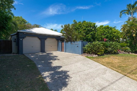 Villa Blue - Accommodation Redcliffe 1