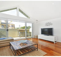 Villa by the Sea - Accommodation Redcliffe