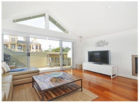 Villa By The Sea - Accommodation Redcliffe 0