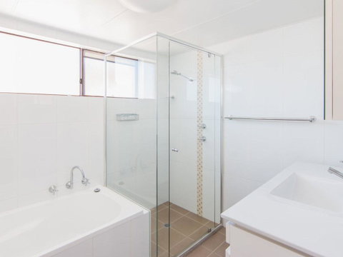 Villa Capri 3, Just A Hop, Skip And Jump To Bowling Club - Accommodation Redcliffe 1