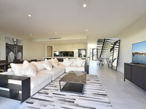 Villa Capri Waterside At Trinity Point - Accommodation Redcliffe 1