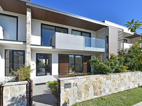 Villa Capri Waterside At Trinity Point - Accommodation Redcliffe 0