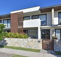 Villa Catania Waterside at Trinity Point - Accommodation Redcliffe