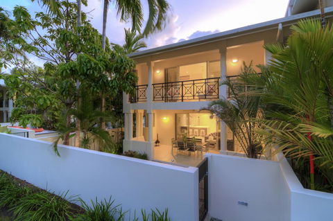 Villa Del Mar - Port Douglas - Accommodation Redcliffe 2