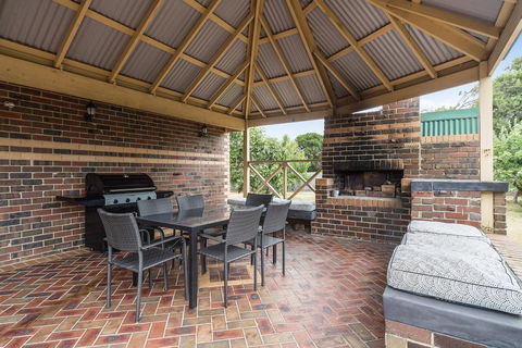 Villa Di Morcone By The Bay - Accommodation Redcliffe 1