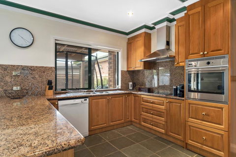 Villa Di Morcone By The Bay - Accommodation Redcliffe 2