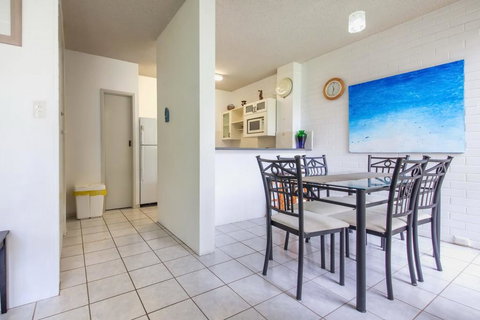 Villa Ellisa, Unit 1/10 Columbia Close - Accommodation Redcliffe 3