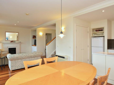 Villa Executive 2br Rose Resort Condo Located Within Cypress Lakes Resort (nothing Is More Central) - Accommodation Redcliffe 3