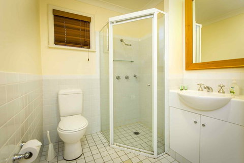 Villa Grenache - Accommodation Redcliffe 3