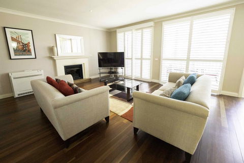 Villa Legato - Accommodation Redcliffe 0