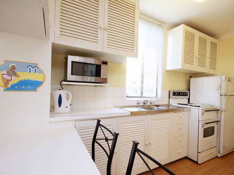 Villa Manyana 09 - Accommodation Redcliffe 3