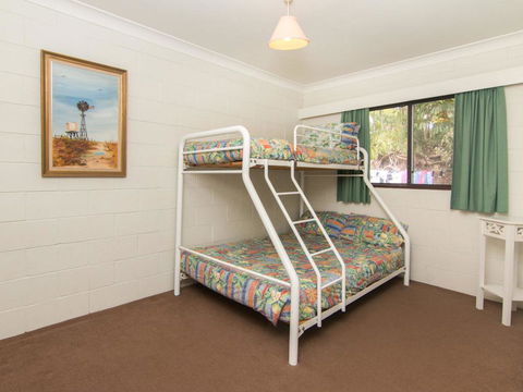 Villa Manyana 16 - Accommodation Redcliffe 2