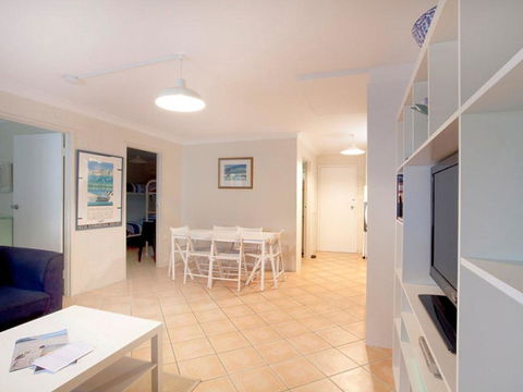 Villa Manyana Unit 24 - Accommodation Redcliffe 1