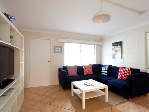 Villa Manyana Unit 24 - Accommodation Redcliffe 0